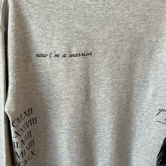 Demi Lovato Tattoo Sweatshirt Size Medium - Picture 4 of 7